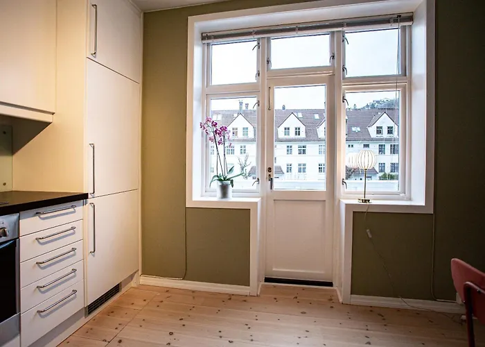 Quiet Place Near Centre And The Mountains *